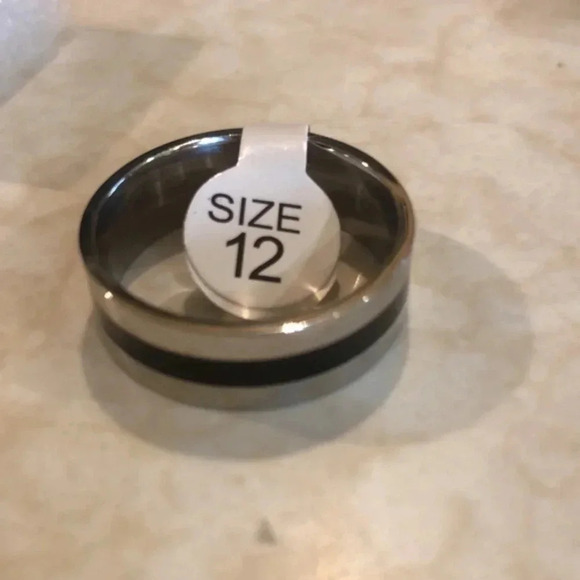 Mens ring, silver plated with black band, new - Picture 2 of 2